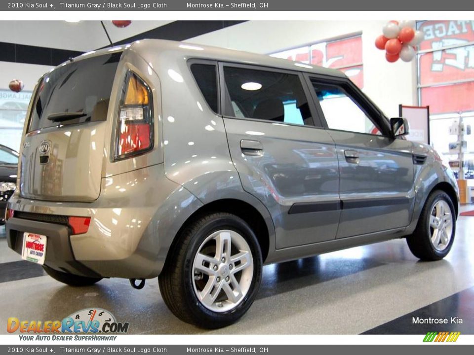 2010 Kia Soul + Titanium Gray / Black Soul Logo Cloth Photo #7