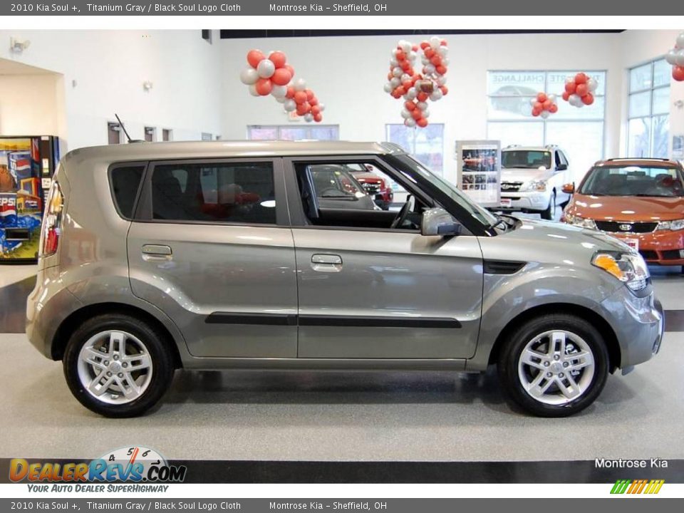 2010 Kia Soul + Titanium Gray / Black Soul Logo Cloth Photo #8