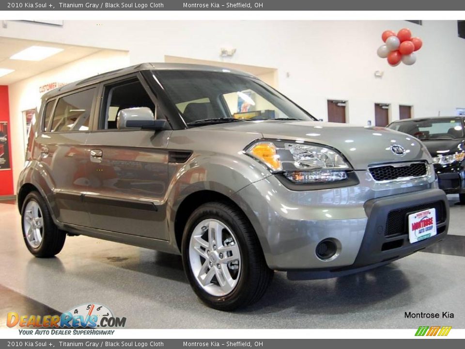2010 Kia Soul + Titanium Gray / Black Soul Logo Cloth Photo #9