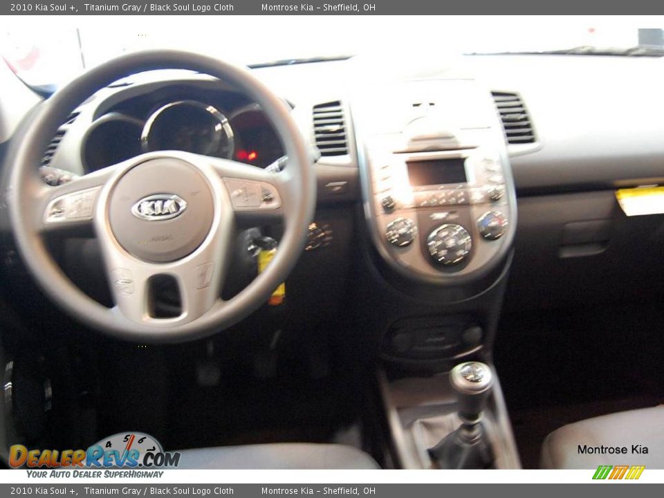 2010 Kia Soul + Titanium Gray / Black Soul Logo Cloth Photo #12