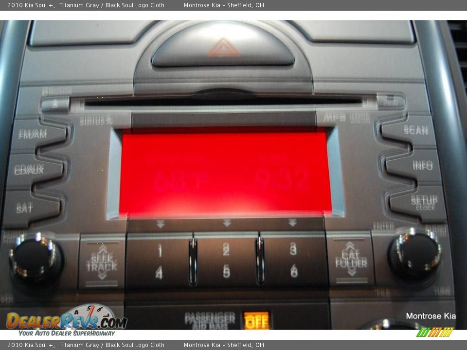 2010 Kia Soul + Titanium Gray / Black Soul Logo Cloth Photo #25