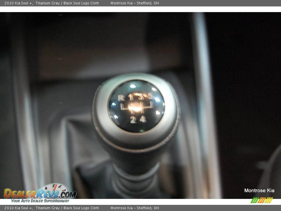 2010 Kia Soul + Titanium Gray / Black Soul Logo Cloth Photo #28