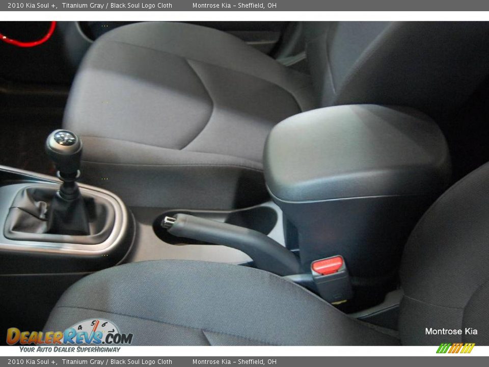 2010 Kia Soul + Titanium Gray / Black Soul Logo Cloth Photo #29