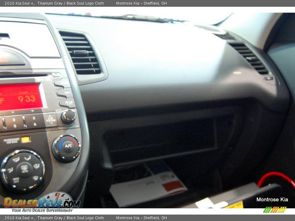 2010 Kia Soul + Titanium Gray / Black Soul Logo Cloth Photo #30