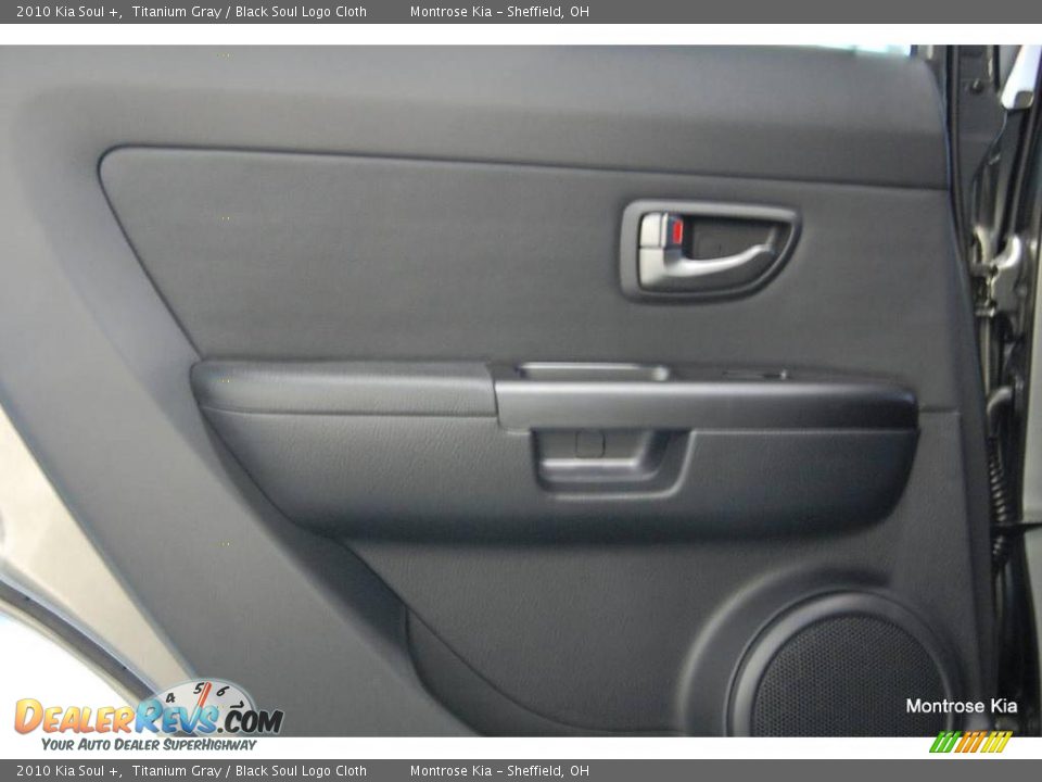 2010 Kia Soul + Titanium Gray / Black Soul Logo Cloth Photo #32