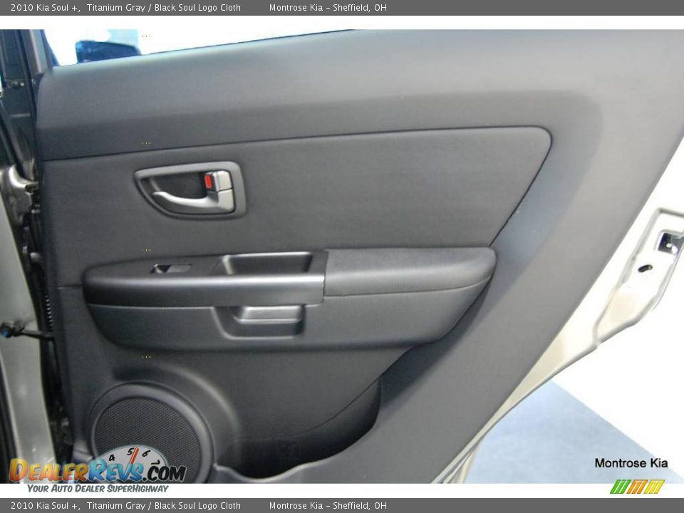 2010 Kia Soul + Titanium Gray / Black Soul Logo Cloth Photo #33