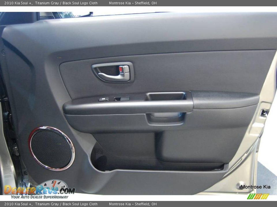 2010 Kia Soul + Titanium Gray / Black Soul Logo Cloth Photo #34
