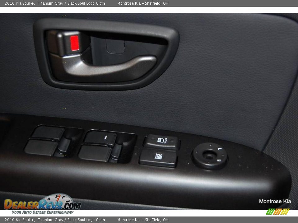 2010 Kia Soul + Titanium Gray / Black Soul Logo Cloth Photo #35