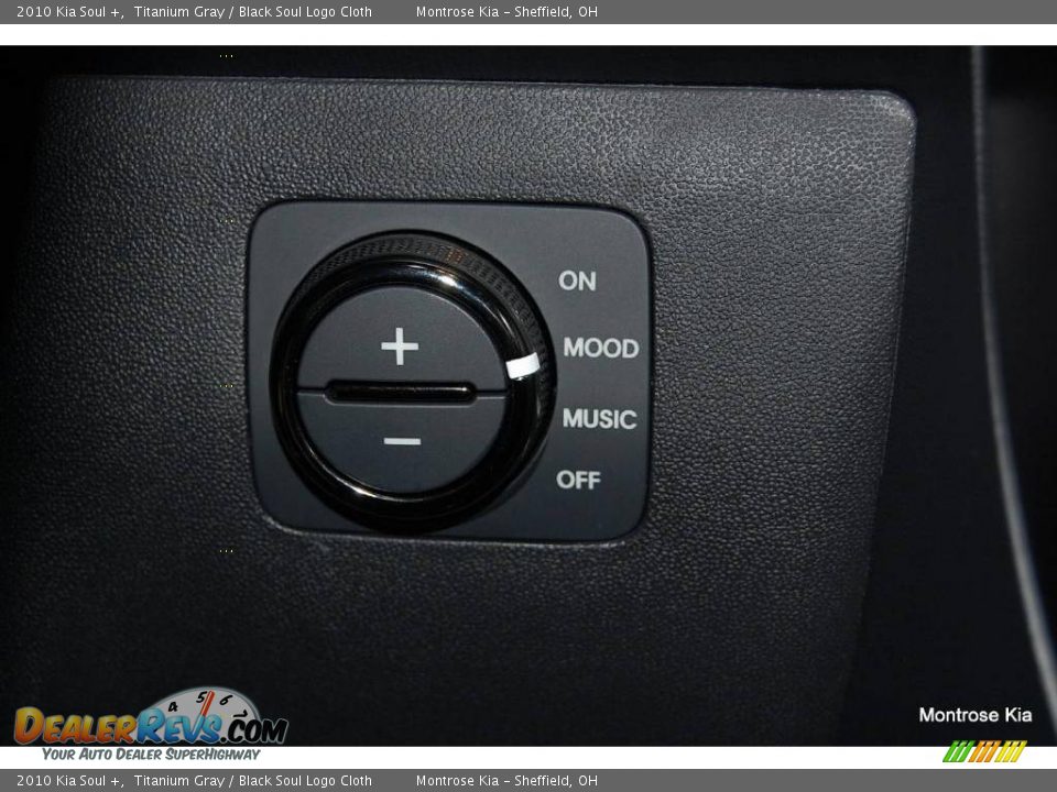 2010 Kia Soul + Titanium Gray / Black Soul Logo Cloth Photo #36