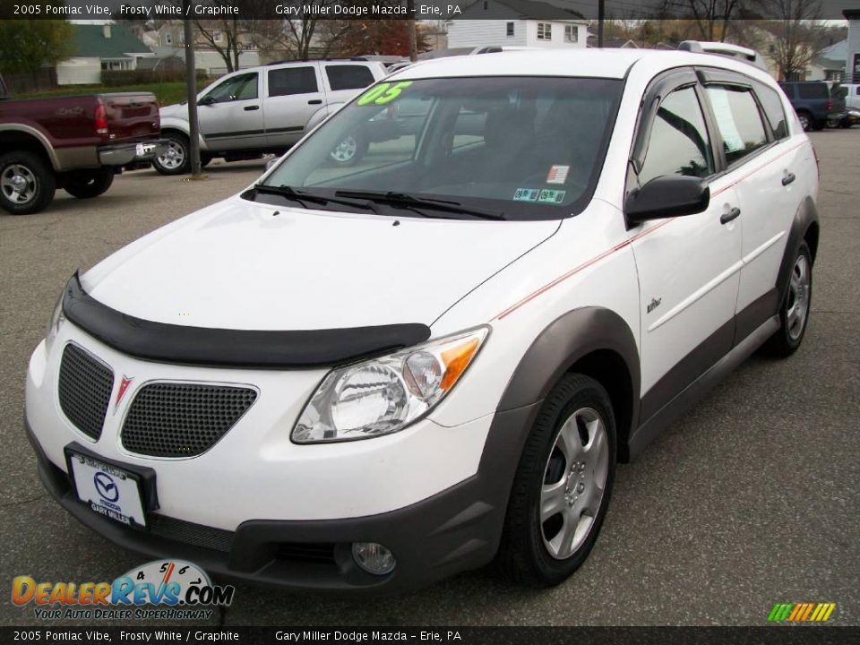 2005 Pontiac Vibe Frosty White / Graphite Photo #1