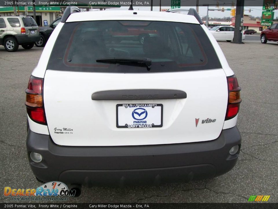 2005 Pontiac Vibe Frosty White / Graphite Photo #4