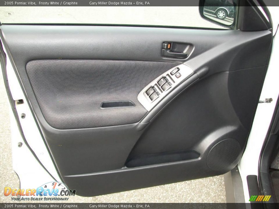 2005 Pontiac Vibe Frosty White / Graphite Photo #11