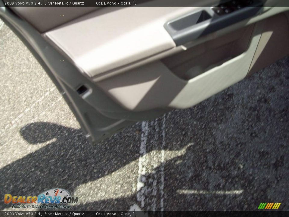 2009 Volvo V50 2.4i Silver Metallic / Quartz Photo #16