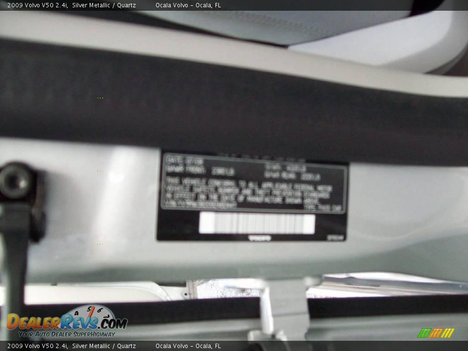 2009 Volvo V50 2.4i Silver Metallic / Quartz Photo #18