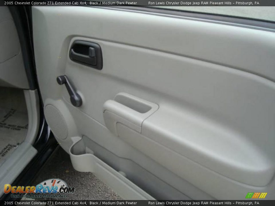 2005 Chevrolet Colorado Z71 Extended Cab 4x4 Black / Medium Dark Pewter Photo #16