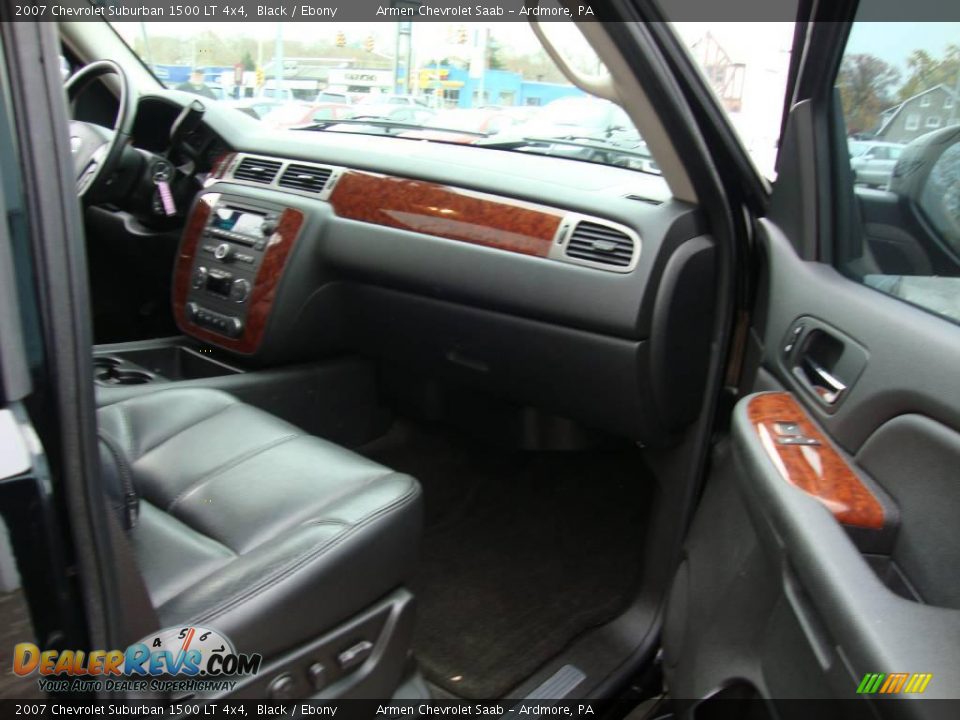2007 Chevrolet Suburban 1500 LT 4x4 Black / Ebony Photo #17