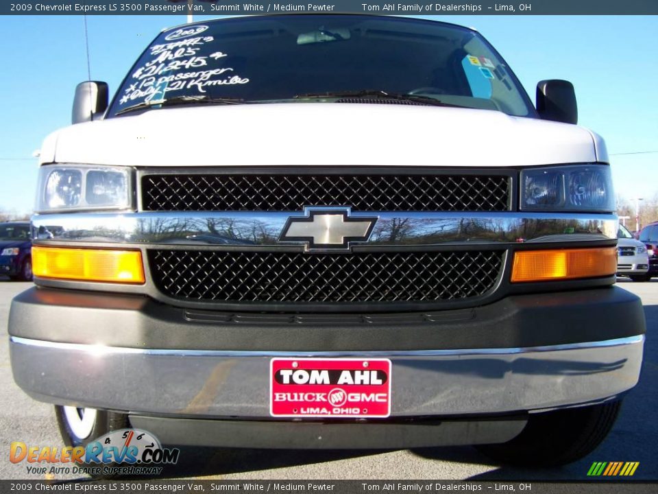 2009 Chevrolet Express LS 3500 Passenger Van Summit White / Medium Pewter Photo #3