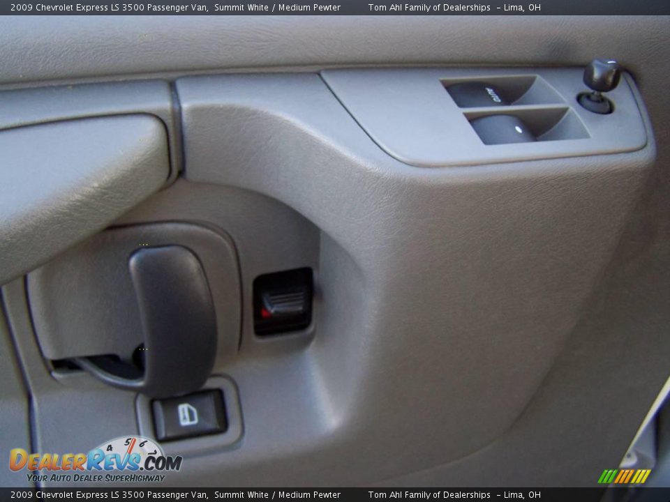 2009 Chevrolet Express LS 3500 Passenger Van Summit White / Medium Pewter Photo #10