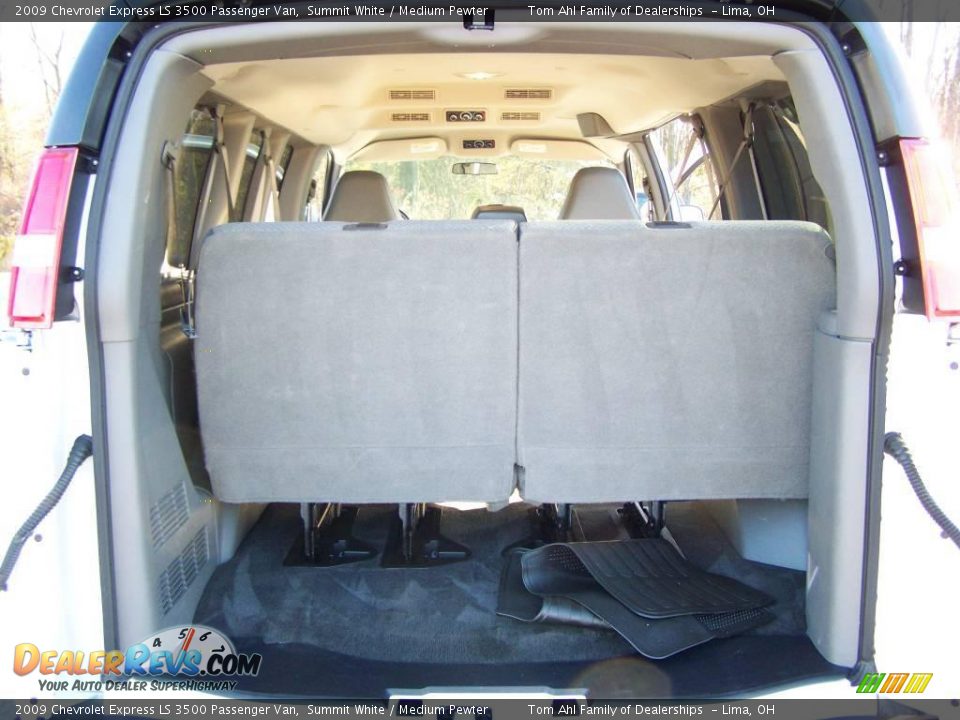 2009 Chevrolet Express LS 3500 Passenger Van Summit White / Medium Pewter Photo #11