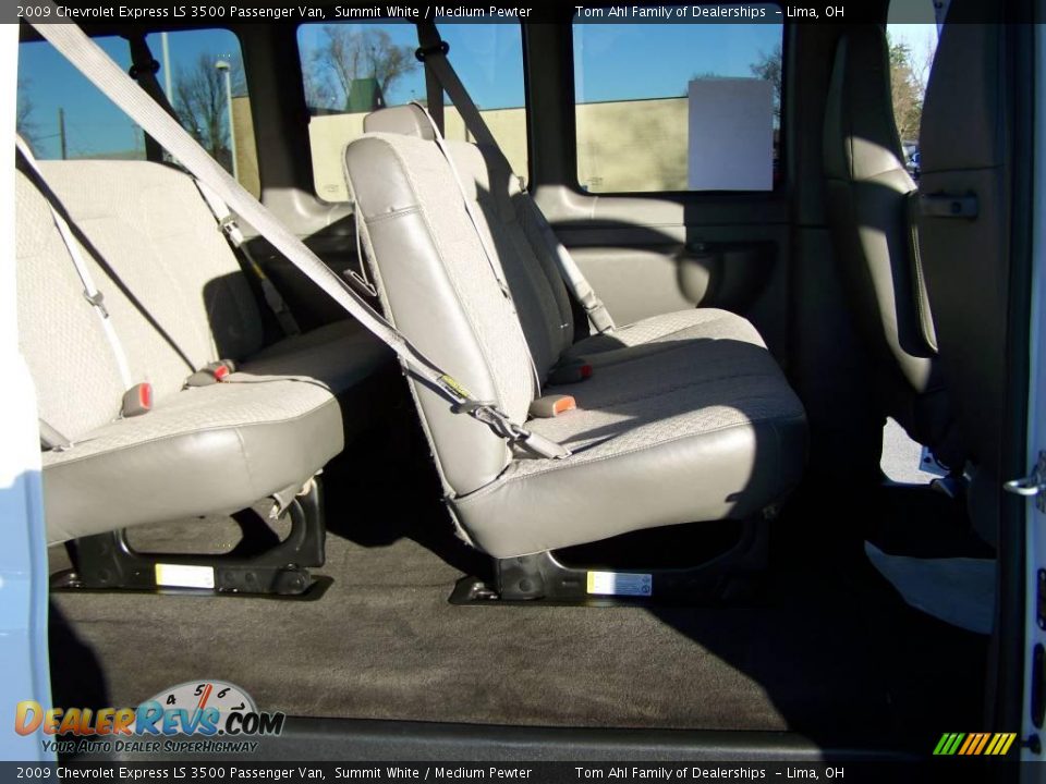 2009 Chevrolet Express LS 3500 Passenger Van Summit White / Medium Pewter Photo #13
