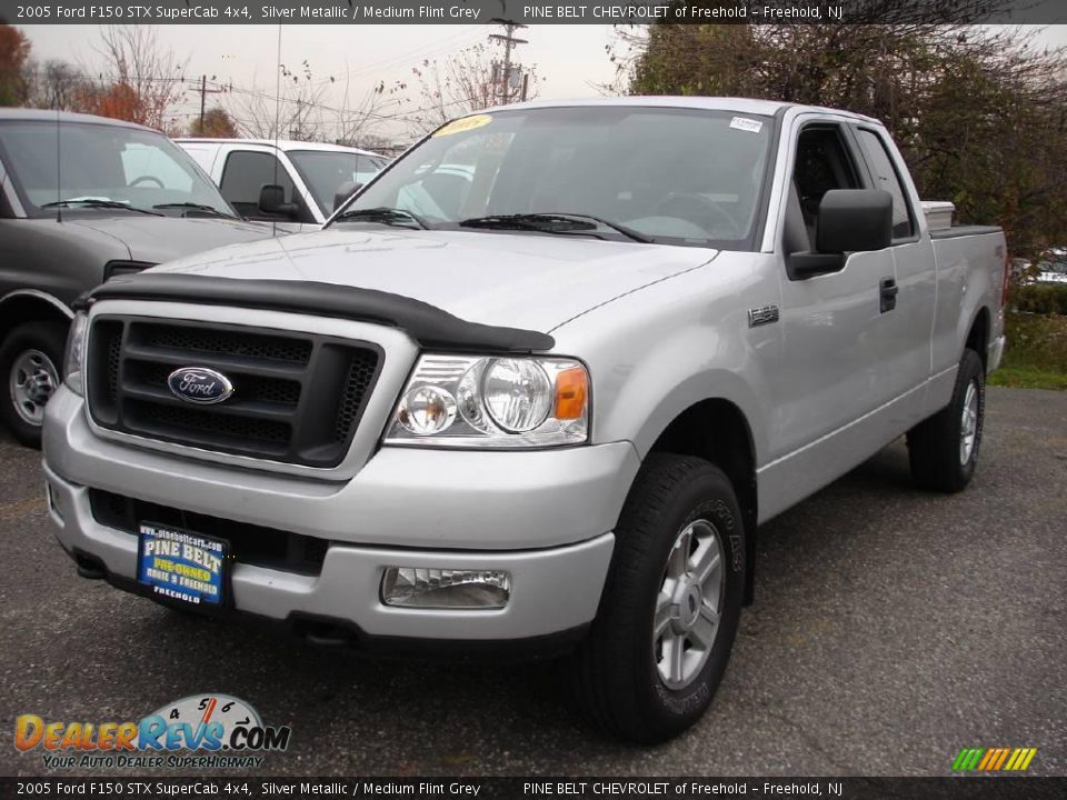 2005 Ford F150 STX SuperCab 4x4 Silver Metallic / Medium Flint Grey Photo #1
