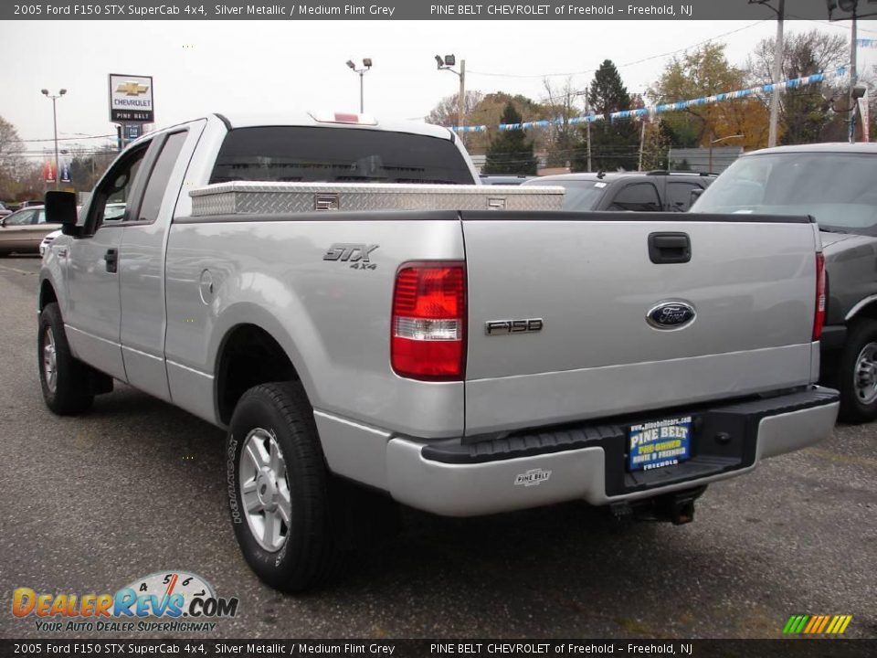 2005 Ford F150 STX SuperCab 4x4 Silver Metallic / Medium Flint Grey Photo #4