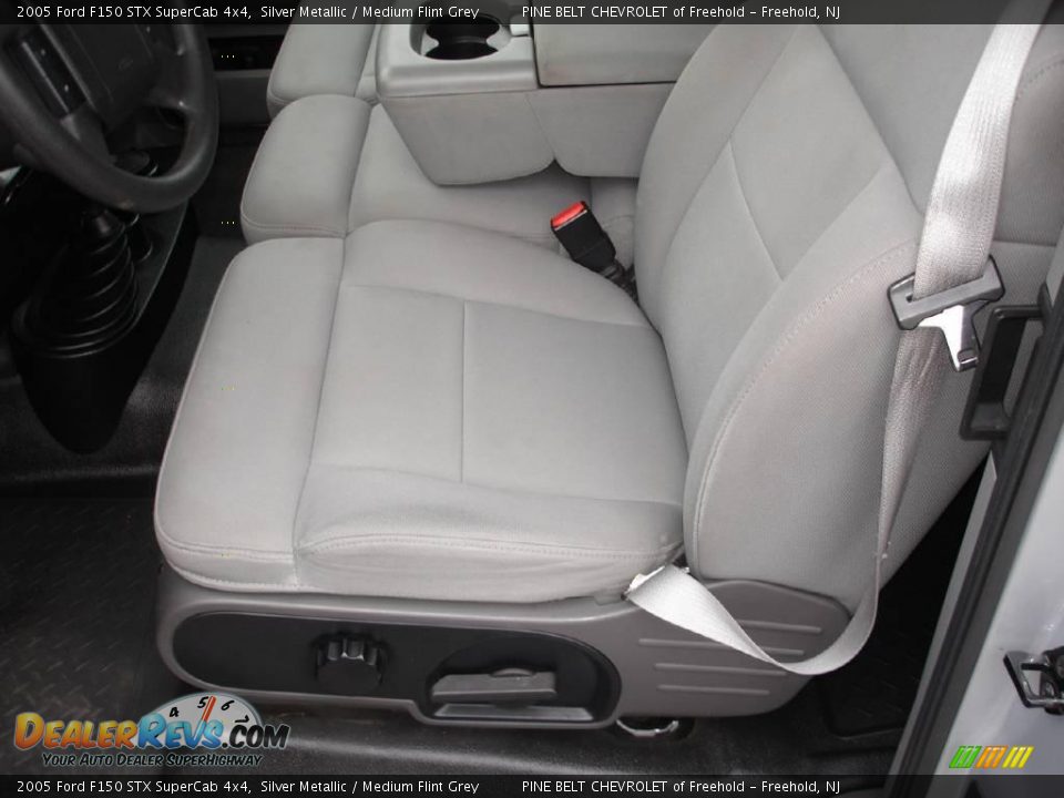 2005 Ford F150 STX SuperCab 4x4 Silver Metallic / Medium Flint Grey Photo #8