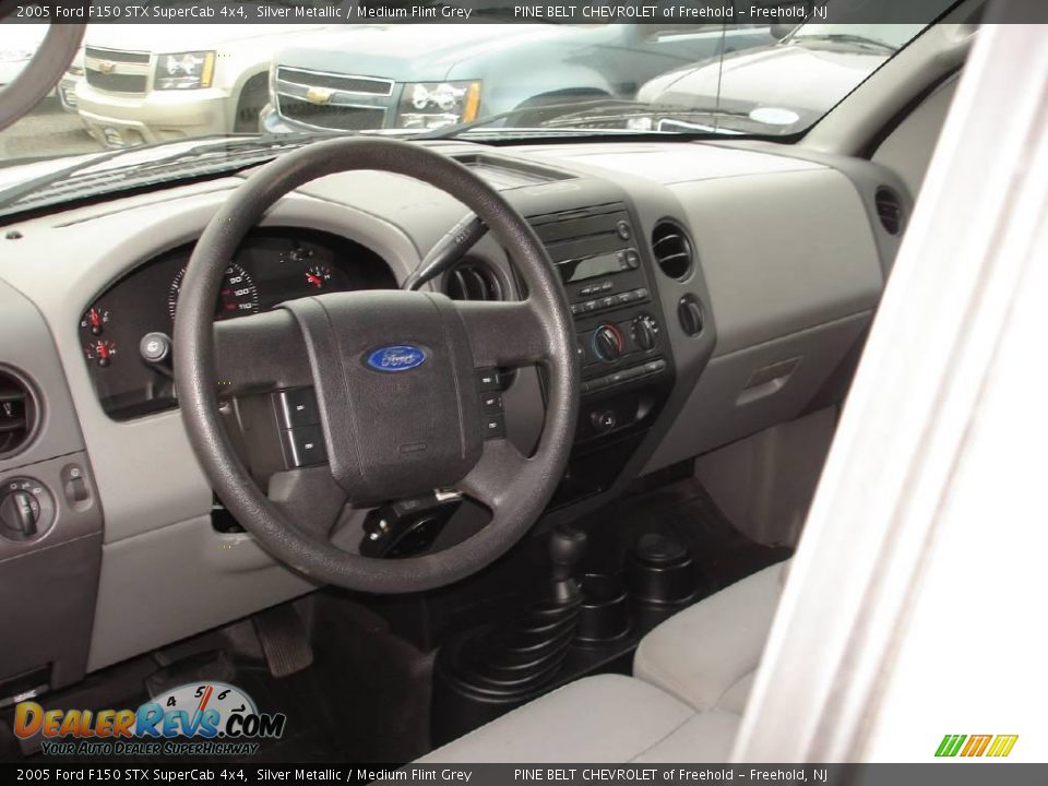 2005 Ford F150 STX SuperCab 4x4 Silver Metallic / Medium Flint Grey Photo #9