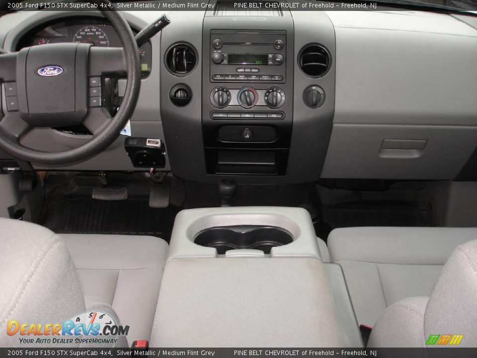2005 Ford F150 STX SuperCab 4x4 Silver Metallic / Medium Flint Grey Photo #11