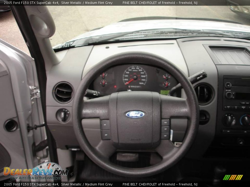 2005 Ford F150 STX SuperCab 4x4 Silver Metallic / Medium Flint Grey Photo #12