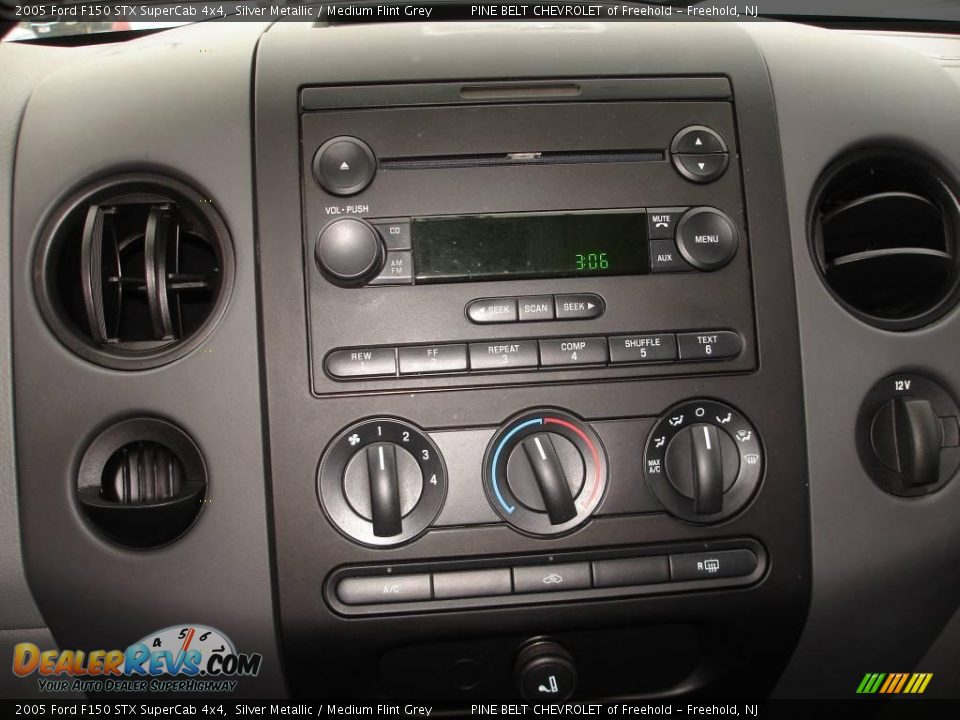 2005 Ford F150 STX SuperCab 4x4 Silver Metallic / Medium Flint Grey Photo #13