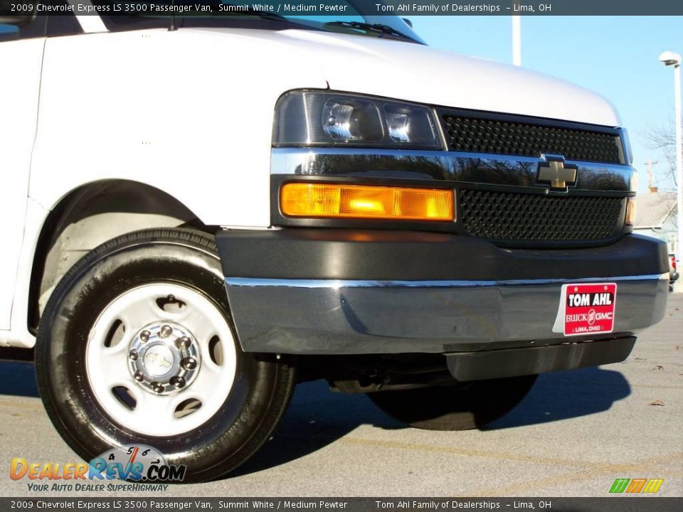 2009 Chevrolet Express LS 3500 Passenger Van Summit White / Medium Pewter Photo #2