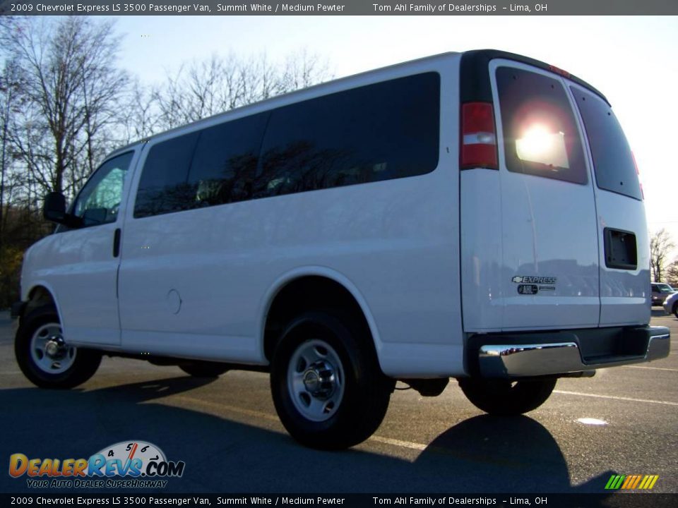 2009 Chevrolet Express LS 3500 Passenger Van Summit White / Medium Pewter Photo #4