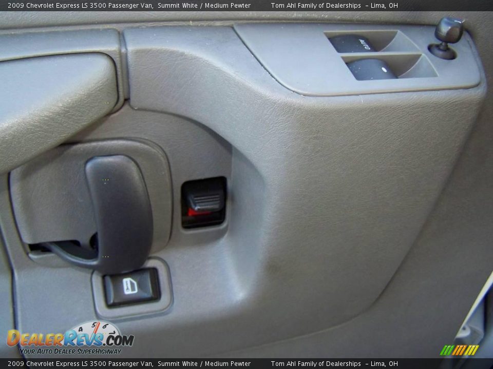 2009 Chevrolet Express LS 3500 Passenger Van Summit White / Medium Pewter Photo #10