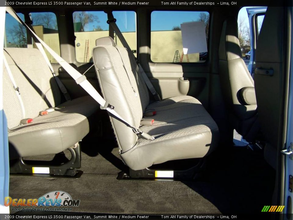 2009 Chevrolet Express LS 3500 Passenger Van Summit White / Medium Pewter Photo #13