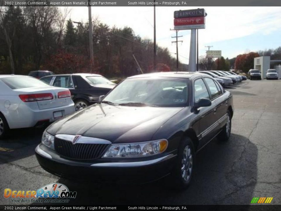 2002 Lincoln Continental Aspen Green Metallic / Light Parchment Photo #1