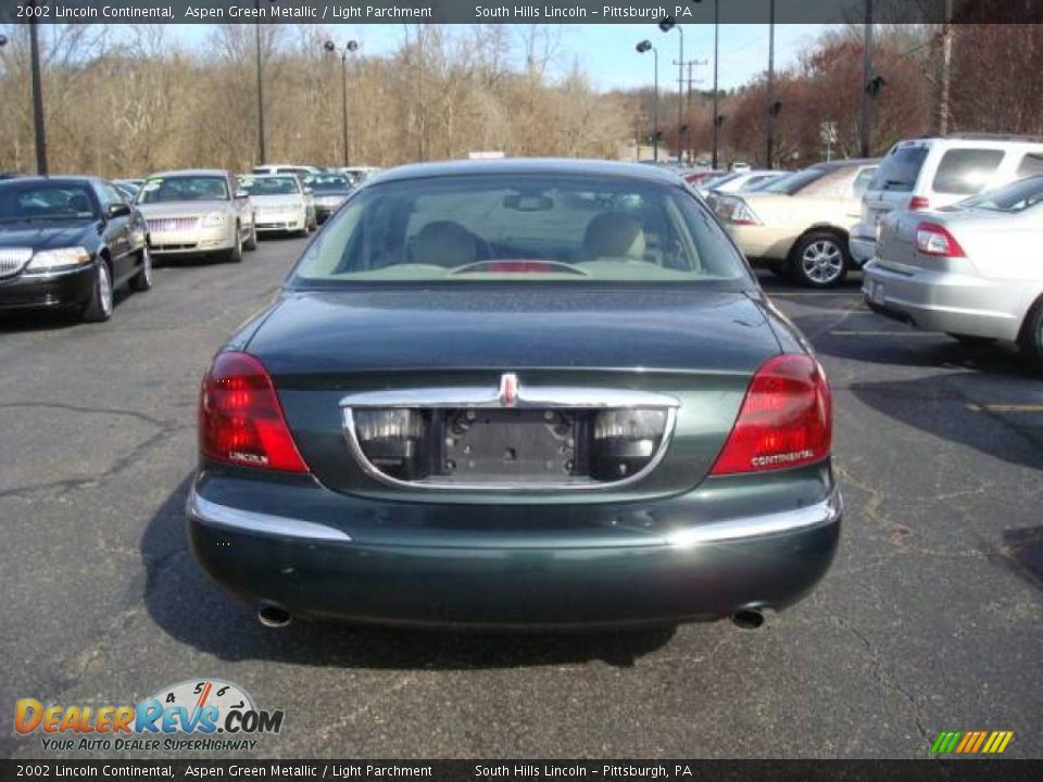 2002 Lincoln Continental Aspen Green Metallic / Light Parchment Photo #3