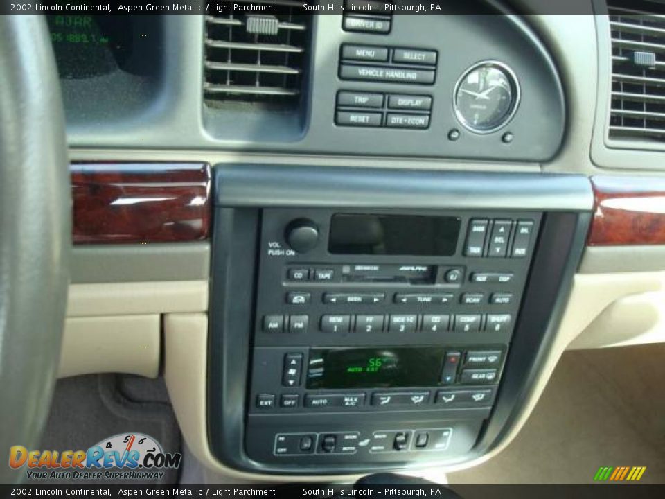 2002 Lincoln Continental Aspen Green Metallic / Light Parchment Photo #13