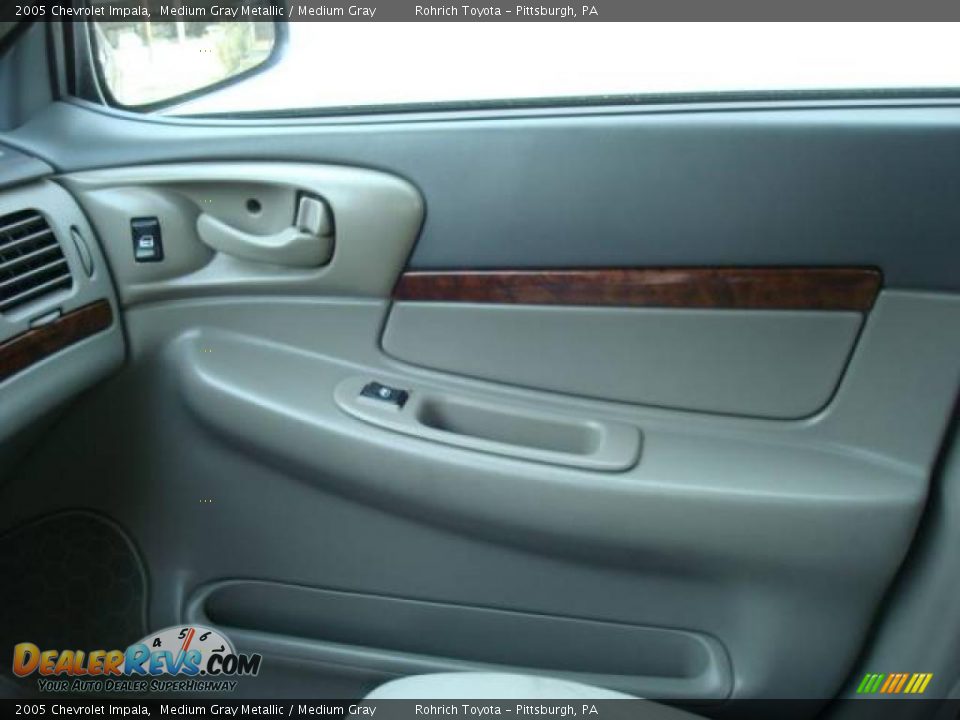2005 Chevrolet Impala Medium Gray Metallic / Medium Gray Photo #17