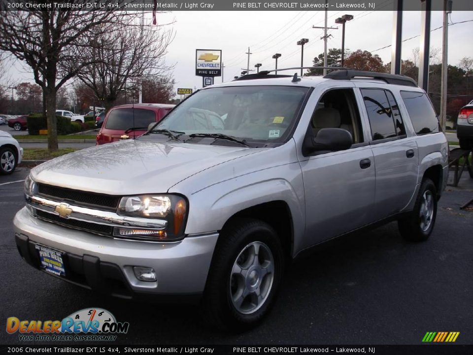 2006 Chevrolet TrailBlazer EXT LS 4x4 Silverstone Metallic / Light Gray Photo #1