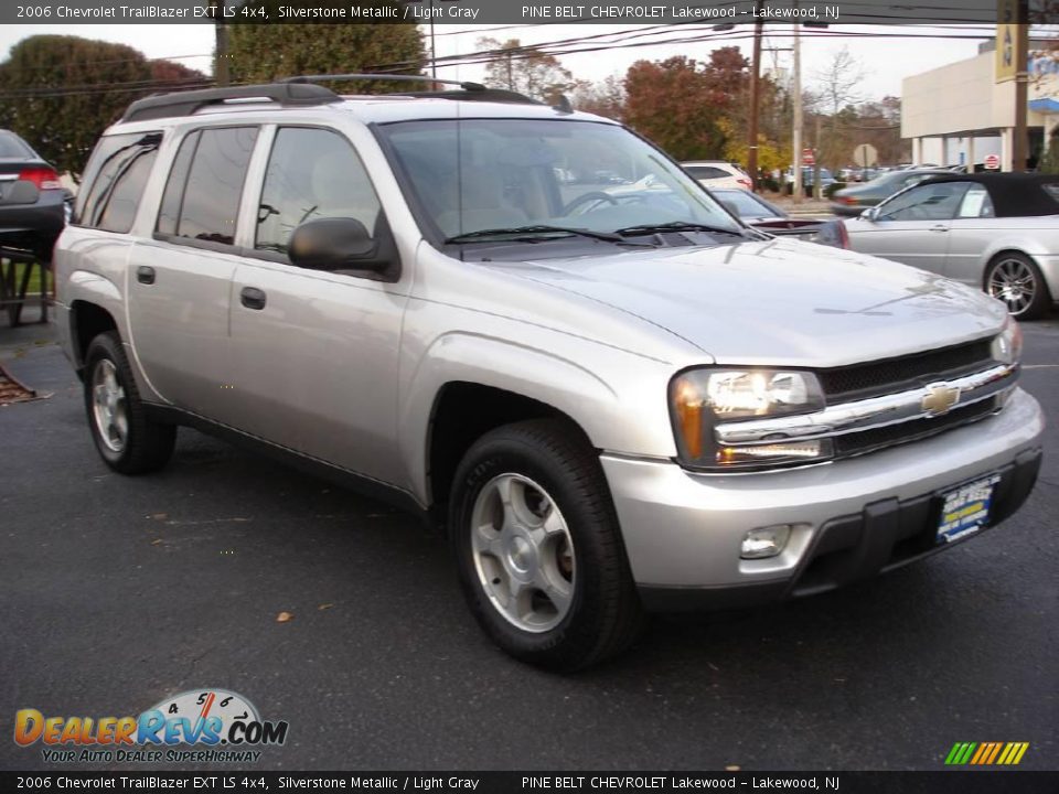 2006 Chevrolet TrailBlazer EXT LS 4x4 Silverstone Metallic / Light Gray Photo #2