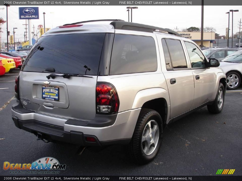 2006 Chevrolet TrailBlazer EXT LS 4x4 Silverstone Metallic / Light Gray Photo #4