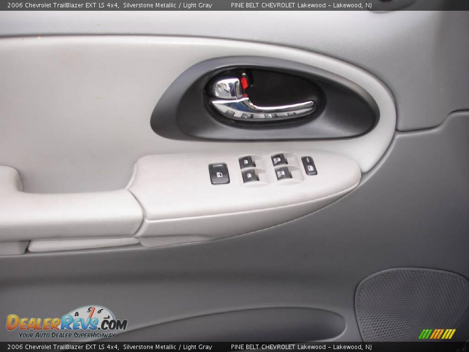 2006 Chevrolet TrailBlazer EXT LS 4x4 Silverstone Metallic / Light Gray Photo #7