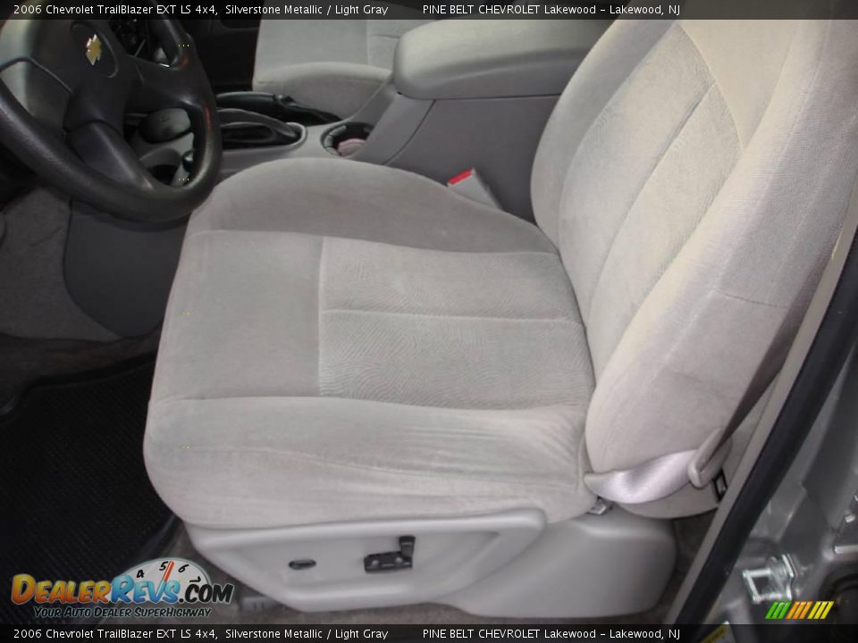 2006 Chevrolet TrailBlazer EXT LS 4x4 Silverstone Metallic / Light Gray Photo #8