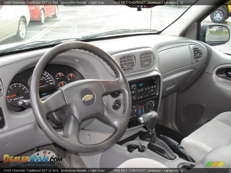 2006 Chevrolet TrailBlazer EXT LS 4x4 Silverstone Metallic / Light Gray Photo #9