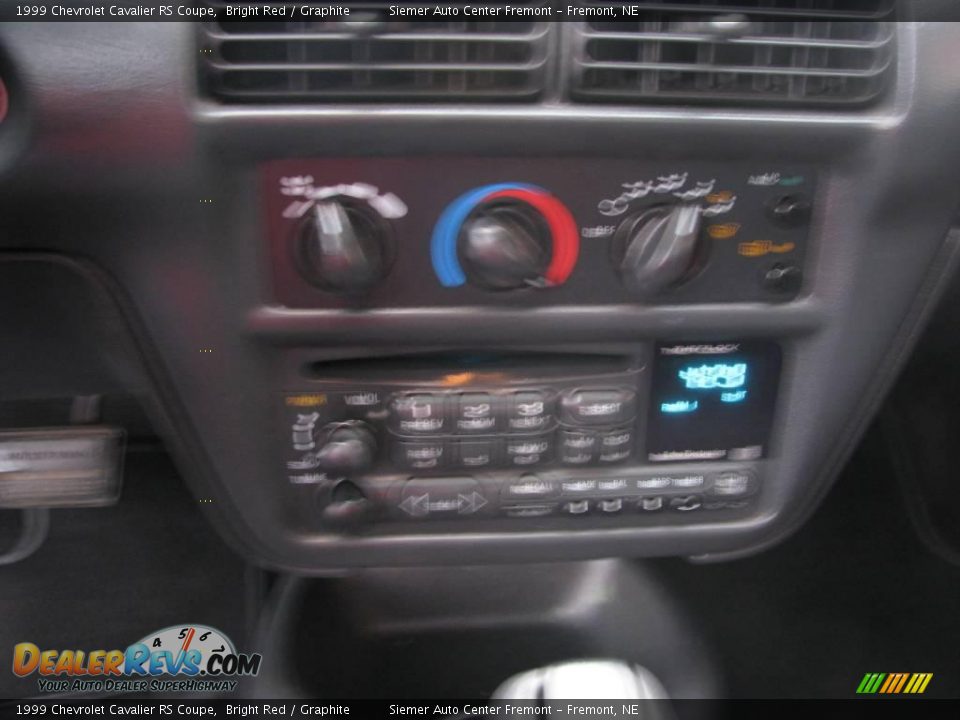 1999 Chevrolet Cavalier RS Coupe Bright Red / Graphite Photo #2