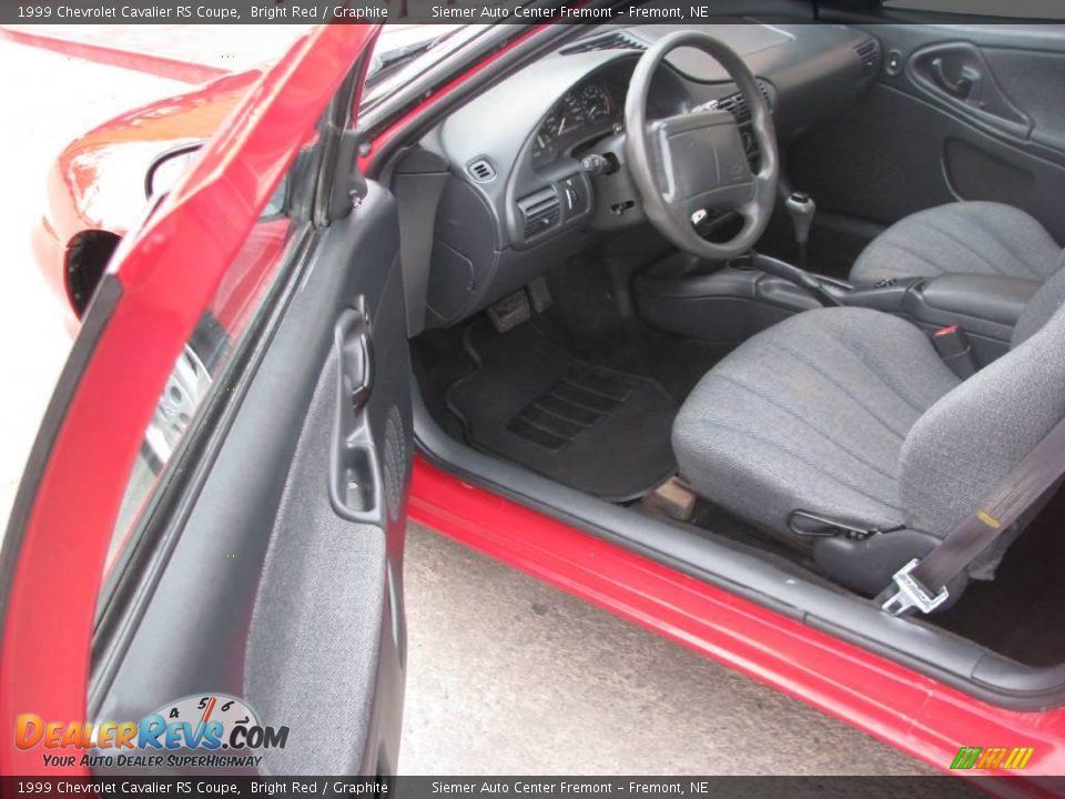 1999 Chevrolet Cavalier RS Coupe Bright Red / Graphite Photo #3