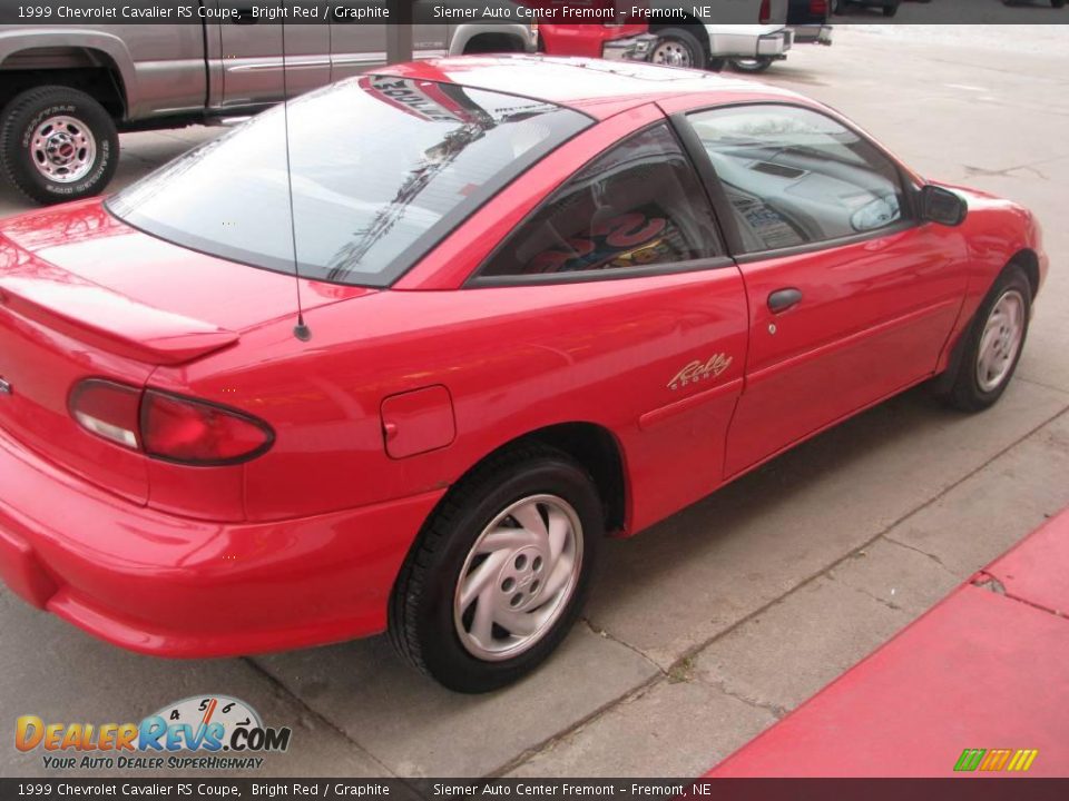 1999 Chevrolet Cavalier RS Coupe Bright Red / Graphite Photo #5