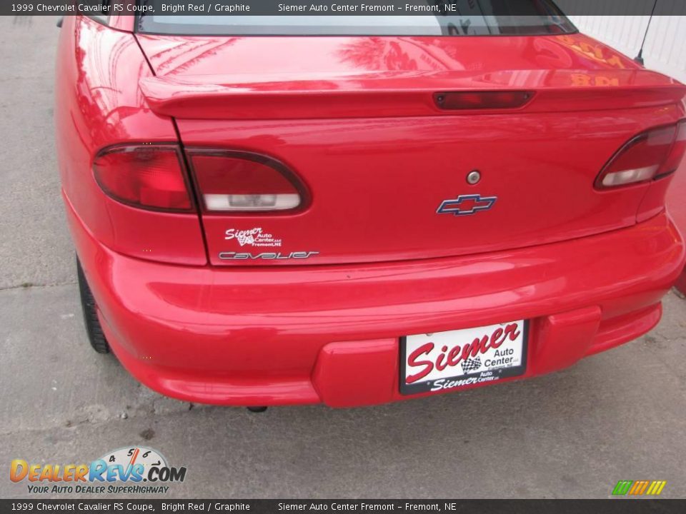 1999 Chevrolet Cavalier RS Coupe Bright Red / Graphite Photo #7