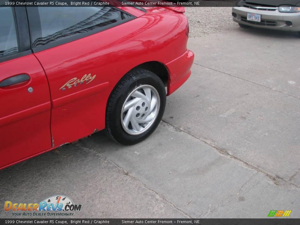 1999 Chevrolet Cavalier RS Coupe Bright Red / Graphite Photo #9
